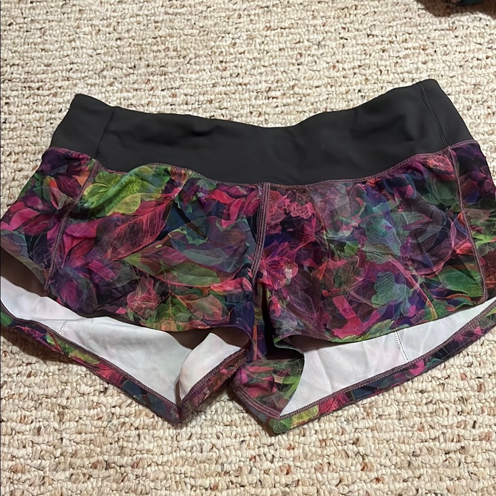 Lululemon pink green gray flower speed up 2.5 inch shorts